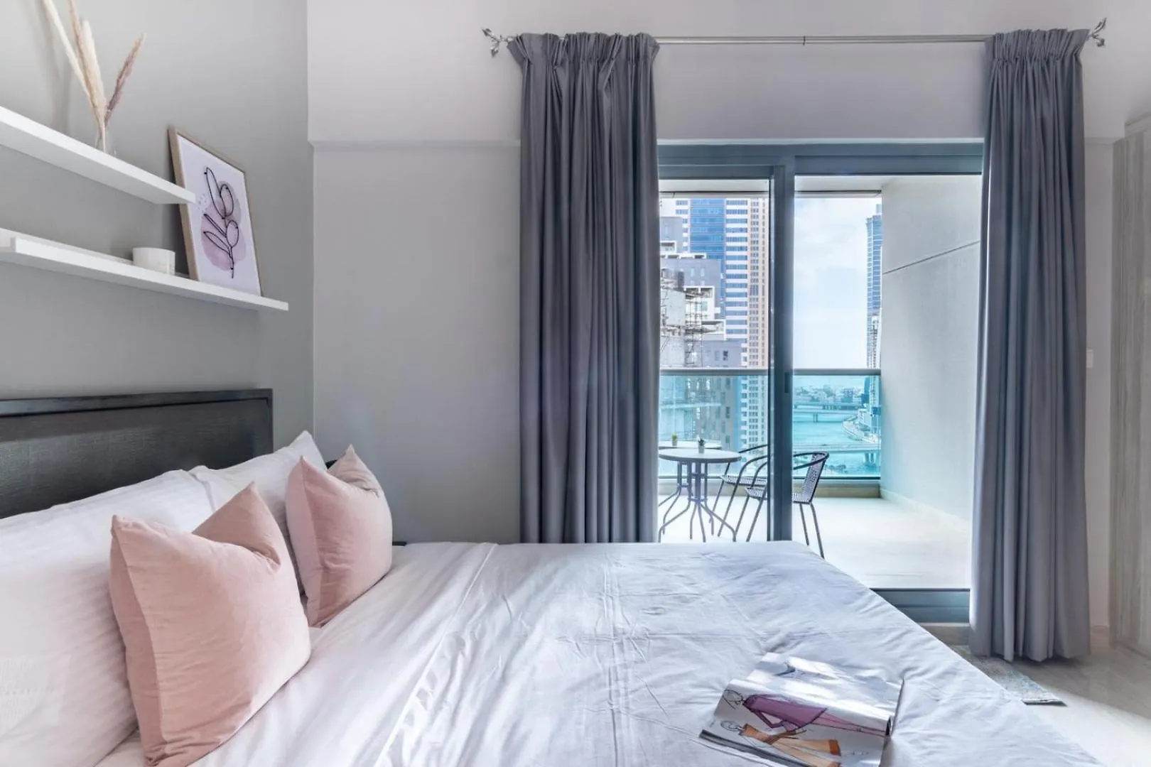 Guestready Holiday Homes - On The Rocks Dubai Apartment