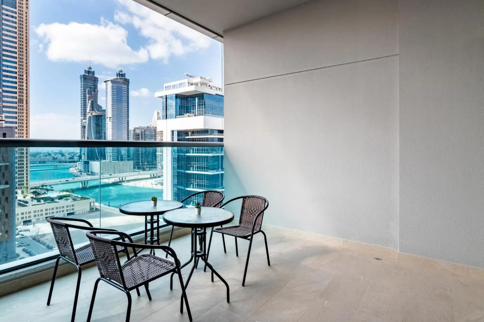 Guestready Holiday Homes - On The Rocks Dubai Apartment